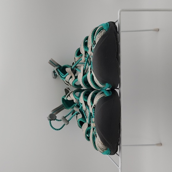 Keen Whisper Natural Gray/Dynasty Green, Women's Size 7.5 - Picture 2 of 8